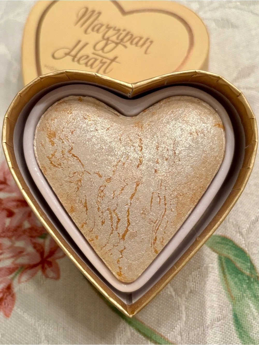 I Heart Revolution Marzipan Heart Baked Highlighter for Face & Eyes Illuminator